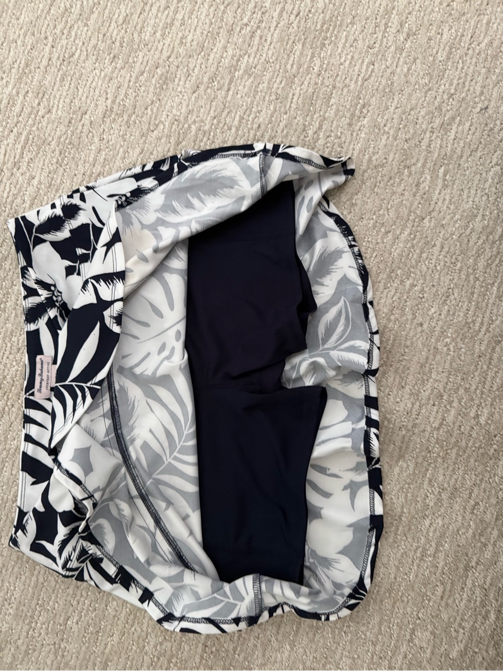 Tommy Bahama navy & White Floral Skort women size medium - Picture 3 of 3